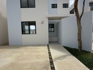 Casa en Caucel, Mérida- Privada con Parque Central y Amenidades