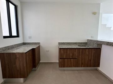 Casa en Caucel, Mérida- Privada con Parque Central y Amenidades