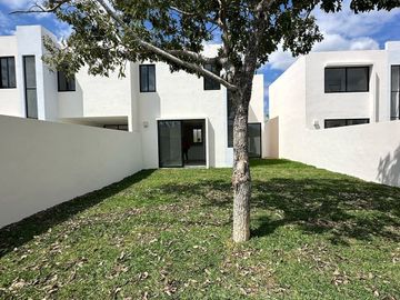 Casa en Caucel, Mérida- Privada con Parque Central y Amenidades