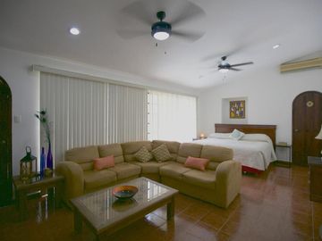 CASA EN ESQUINA EN VENTA AVENIDA MONTECRISTO, MERIDA, IDEAL PARA COMERCIO O CASA