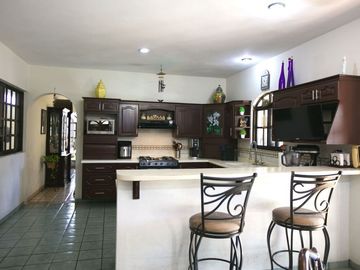 CASA EN ESQUINA EN VENTA AVENIDA MONTECRISTO, MERIDA, IDEAL PARA COMERCIO O CASA