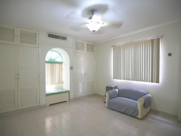 CASA EN ESQUINA EN VENTA AVENIDA MONTECRISTO, MERIDA, IDEAL PARA COMERCIO O CASA