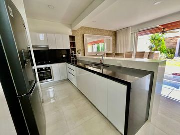 Exclusiva Casa En Venta En Pance, Lujo, Naturaleza Y Seguridad En Conjunto Residencial
