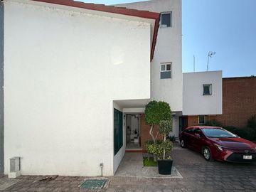 VENTA DE CASA EN CONDOMINIO REMODELADA CON VIGILANCIA 3 RECAMARAS
