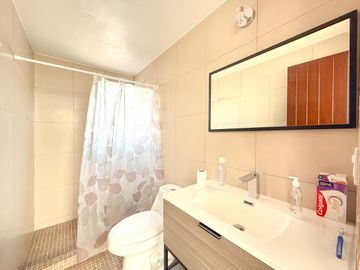 VENTA DE CASA EN CONDOMINIO REMODELADA CON VIGILANCIA 3 RECAMARAS