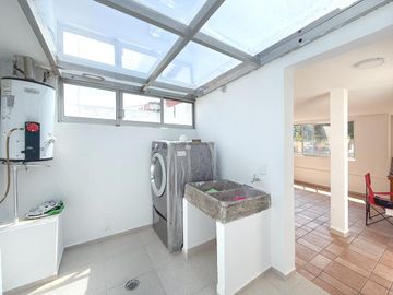 VENTA DE CASA EN CONDOMINIO REMODELADA CON VIGILANCIA 3 RECAMARAS