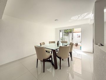 VENTA DE CASA EN CONDOMINIO REMODELADA CON VIGILANCIA 3 RECAMARAS