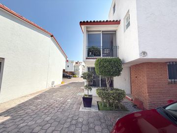 VENTA DE CASA EN CONDOMINIO REMODELADA CON VIGILANCIA 3 RECAMARAS