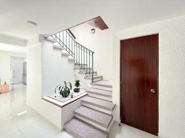 VENTA DE CASA EN CONDOMINIO REMODELADA CON VIGILANCIA 3 RECAMARAS