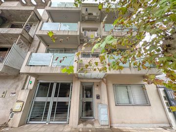 Departamento en alquiler con 2 ambientes con cochera AMOBLADO en Lomas de Zamora