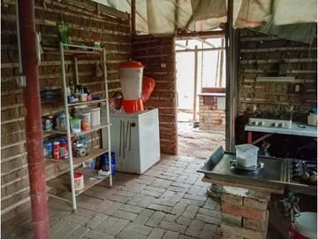 Casa-lote en la vía Alcalá-Cartago