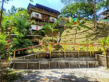 Casa-lote comercial sobre la vía Alcalá-Cartago