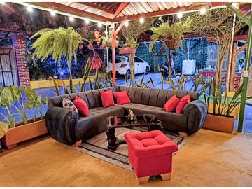 Casa-lote comercial sobre la vía Alcalá-Cartago