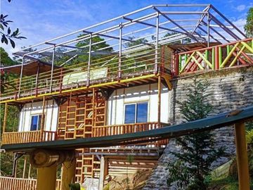 Casa-lote comercial sobre la vía Alcalá-Cartago
