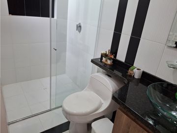 Venta de Casa en Conjunto Cerrado en Avenida Centenario