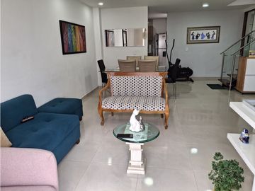 Venta de Casa en Conjunto Cerrado en Avenida Centenario