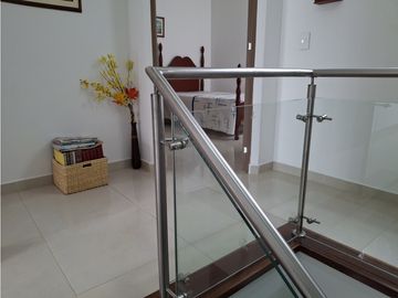 Venta de Casa en Conjunto Cerrado en Avenida Centenario