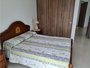 Venta de Casa en Conjunto Cerrado en Avenida Centenario