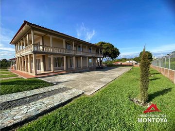 Casa-finca a 5 minutos de Alcalá, Valle