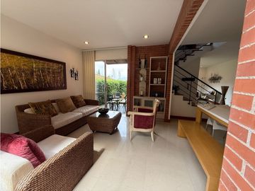 Venta de casa en Envigado- Sector Benedictinos [CM]