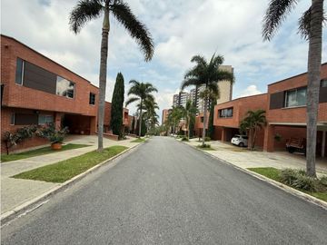 Venta de casa en Envigado- Sector Benedictinos [CM]