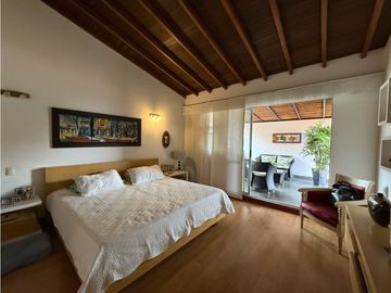 Venta de casa en Envigado- Sector Benedictinos [CM]