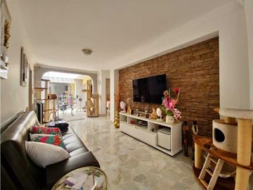 CASA EN VENTA BARRIO GRAN LIMONAR