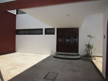 VENTA CASA SOLA EN MARGARITAS COL. FLORIDA