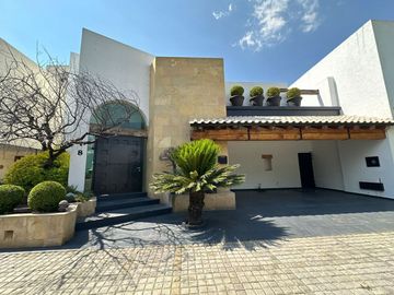 Venta Excelente Remodelada en Lomas Angelopolis I Cluster 999