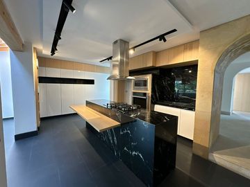 Venta Excelente Remodelada en Lomas Angelopolis I Cluster 999