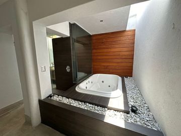 Venta Excelente Remodelada en Lomas Angelopolis I Cluster 999