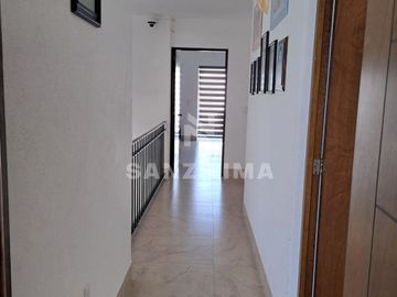 Mayorazgo Residencial La Rioja: Hermosa y moderna casa en 2 terrenos.
