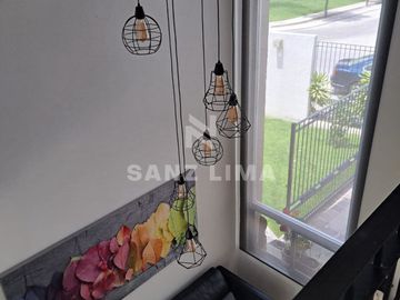 Mayorazgo Residencial La Rioja: Hermosa y moderna casa en 2 terrenos.