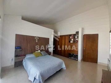 Mayorazgo Residencial La Rioja: Hermosa y moderna casa en 2 terrenos.