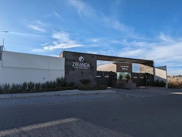 VENTA DE CASA EN RESIDENCIAL ZIRANDA EN METEPEC