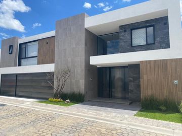 Casa en  venta en Lomas de Angelopolis II, Parque Santo Domingo.
