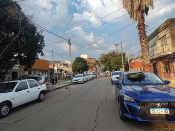 Casa a refaccionar a 100mtr de Lopez y Planes