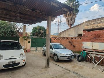 Casa a refaccionar a 100mtr de Lopez y Planes