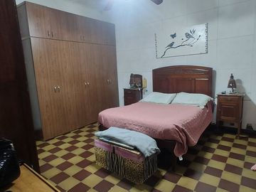 Casa a refaccionar a 100mtr de Lopez y Planes