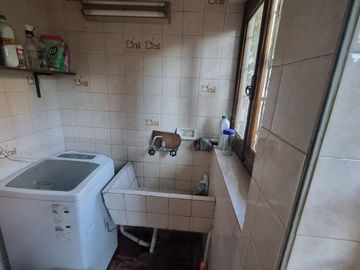 VENTA AMPLIA CASA UNA PLANTA EN BOMBAL SUR MENDOZA