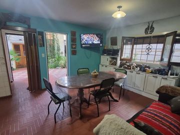 VENTA AMPLIA CASA UNA PLANTA EN BOMBAL SUR MENDOZA