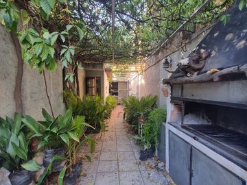 VENTA AMPLIA CASA UNA PLANTA EN BOMBAL SUR MENDOZA