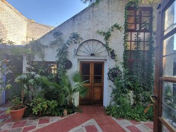 VENTA AMPLIA CASA UNA PLANTA EN BOMBAL SUR MENDOZA