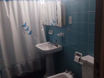 Amplia, y cuidada casa en venta barrio trapiche