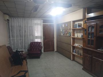 Amplia, y cuidada casa en venta barrio trapiche