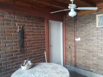 Amplia, y cuidada casa en venta barrio trapiche