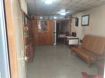 Amplia, y cuidada casa en venta barrio trapiche