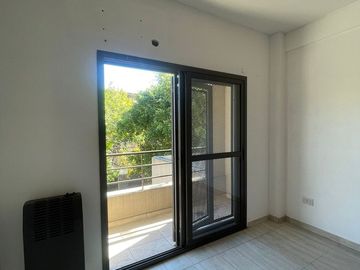 VENTA DEPARTAMENTO 2 AMBIENTES CON BALCÓN EN MORON