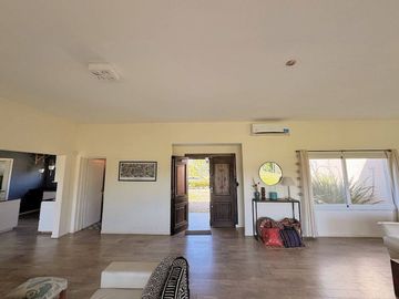 VENTA CASA EXCLUSIVO BARRIO LA ARBOLADA 5 AMB