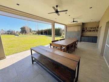 VENTA CASA EXCLUSIVO BARRIO LA ARBOLADA 5 AMB